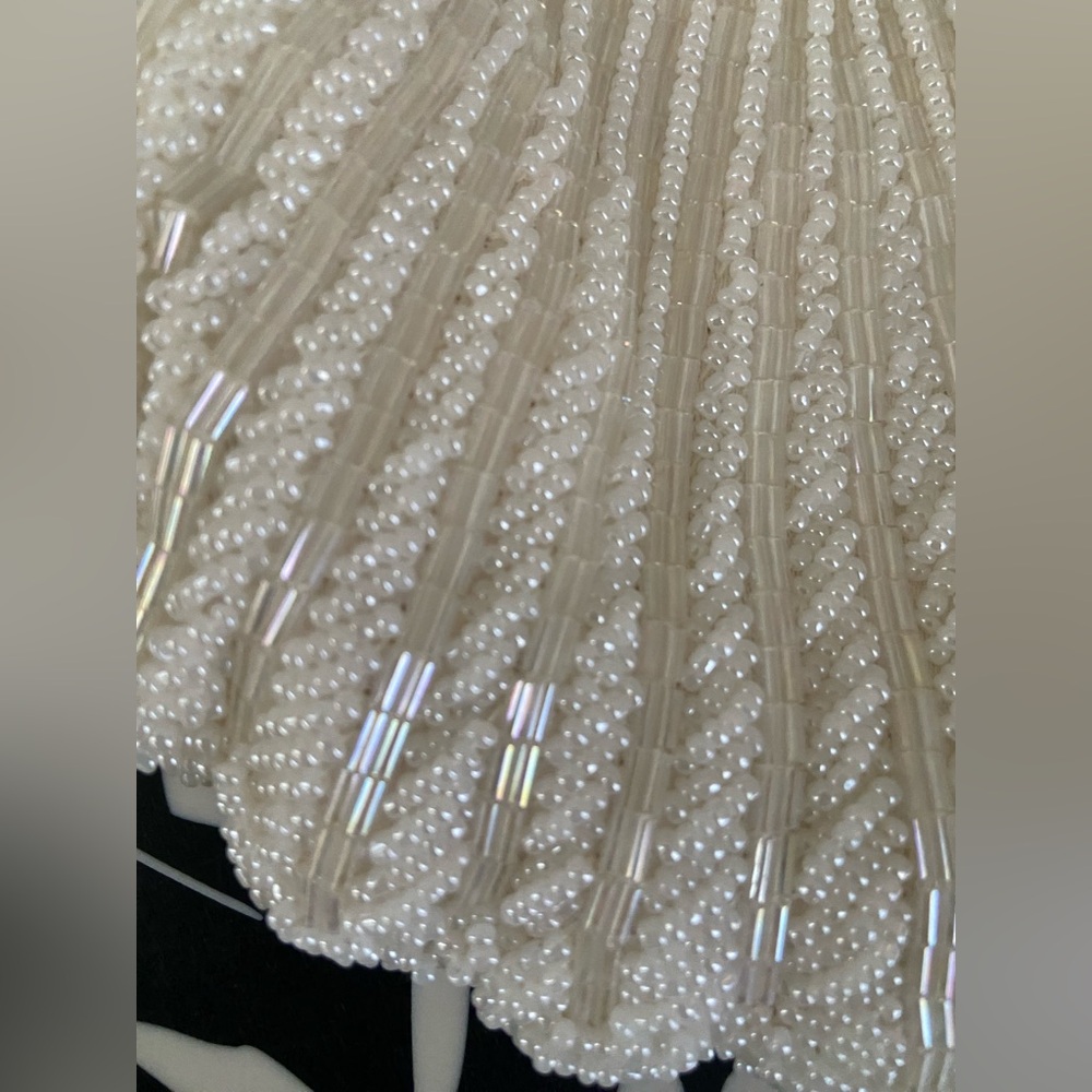 VINTAGE White Beaded Shell Shaped Evening Bag - Picture 4 of 6